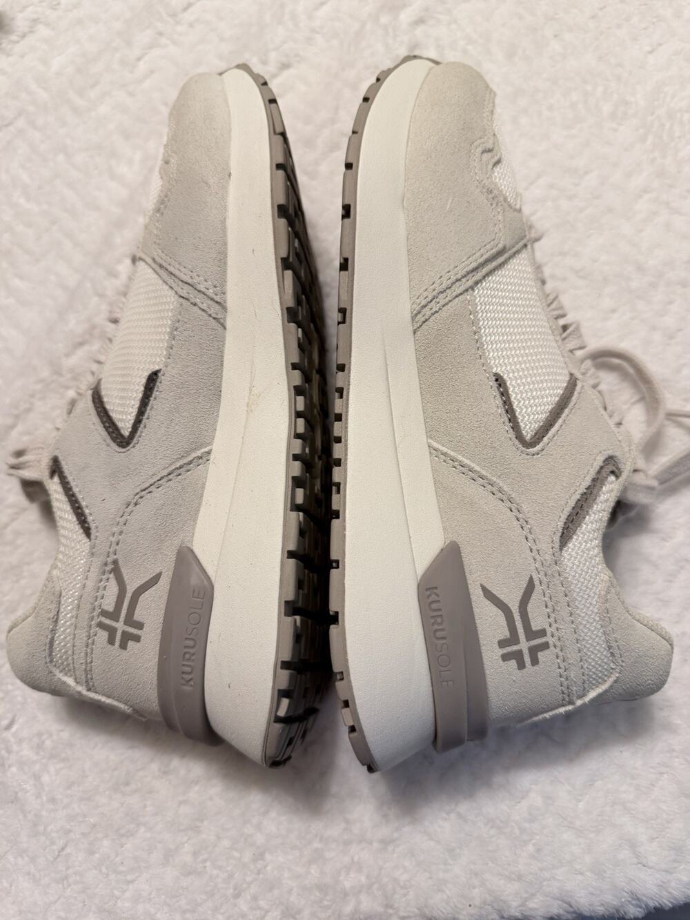 KURU Apogee Shoes Mens Sz 7 Womens 8.5 M Running Beige Suede Sneakers